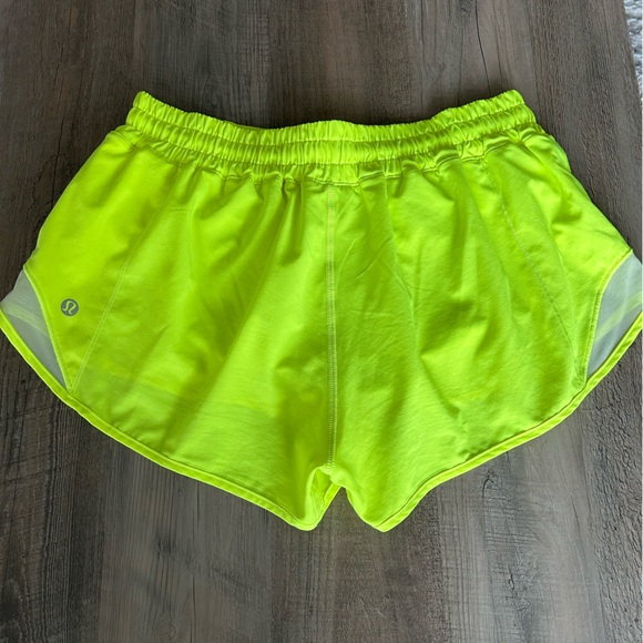lululemon athletica Pants - NWOT Lululemon Hotty Hot 2.5” Highlighter Yellow Shorts Sz 8